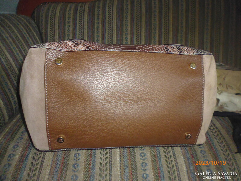 600 Euro women's escada genuine leather bag..