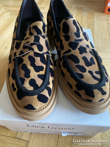 Women's Italian suede new shoes with ocelot print