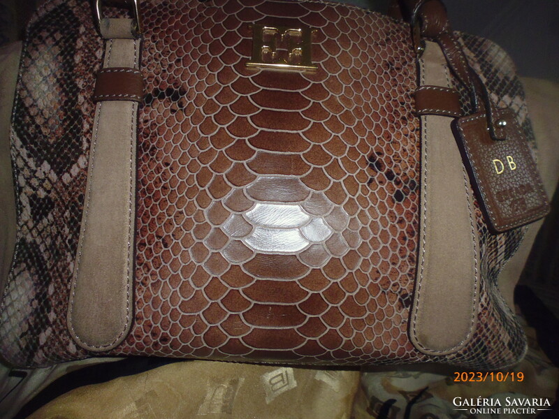 600 Euro women's escada genuine leather bag..