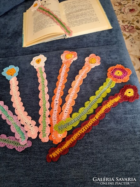 Crochet flower-shaped bookmark