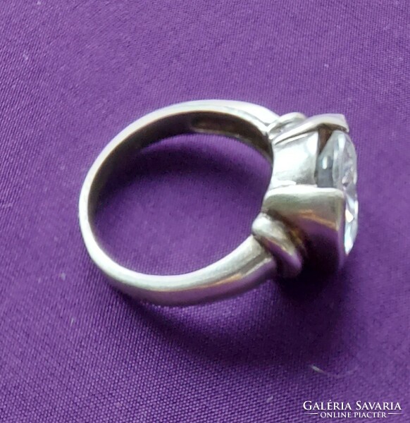 Silver polished stone ring