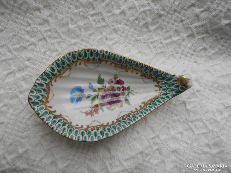 Hand-painted scaly pattern on the rim, ring holder bowl