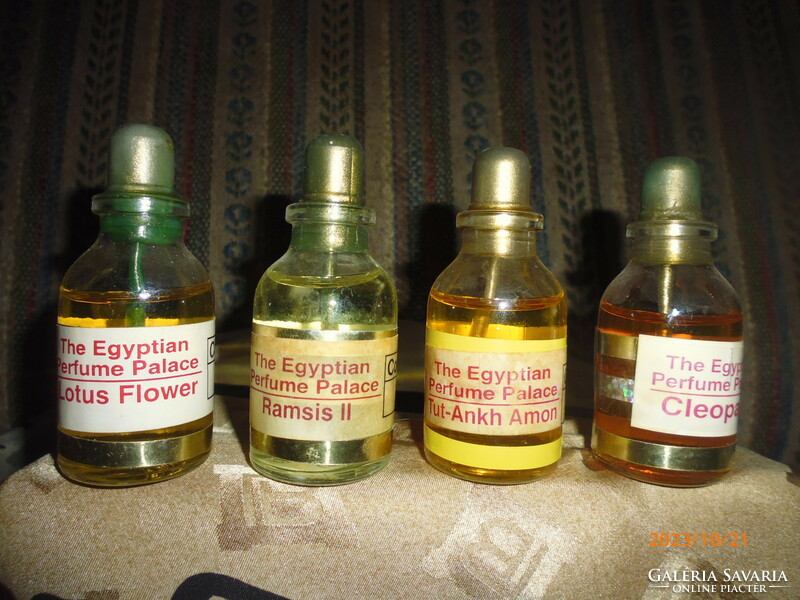 Egyiptomi parfüm olaj szett  / parfümös  üvegcsével.