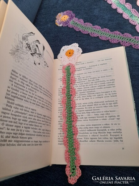 Crochet flower-shaped bookmark