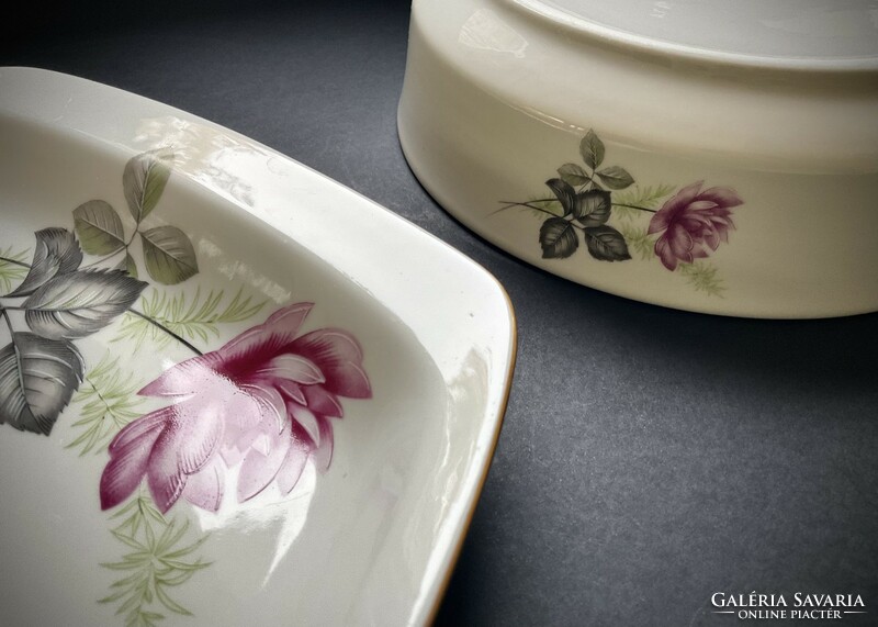 Alföldi display case with peonies, 2 rose bowls