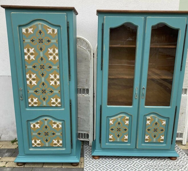 Moroccan-inspired one-door, hanging cabinet