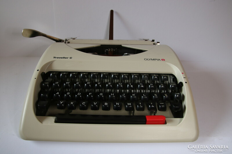 Olympia traveler c modern mechanical typewriter in mint condition