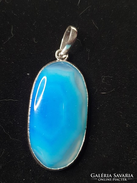 Beautiful silver pendant with a polished agate stone from India