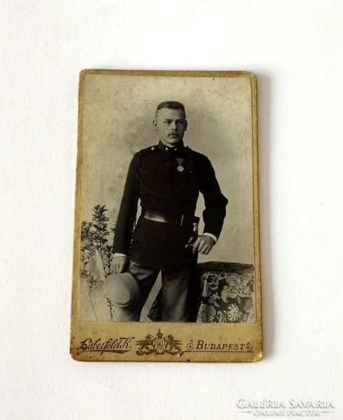 Antik magyar CDV/vizitkártya/kemény hátú fotó katona portré, Haberfeld K. 1800 évek vége