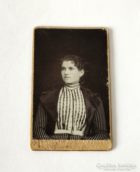 Antique foreign cdv/business card/hard back photo female portrait late 1800s