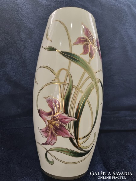 Zsolnay cigar vase