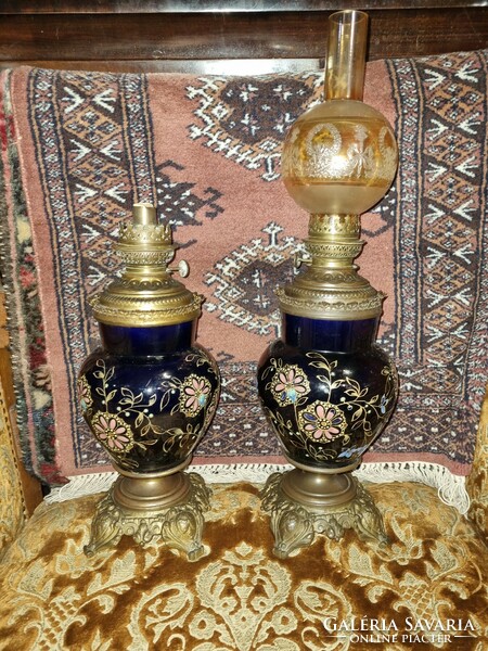 2 old kerosene lamps