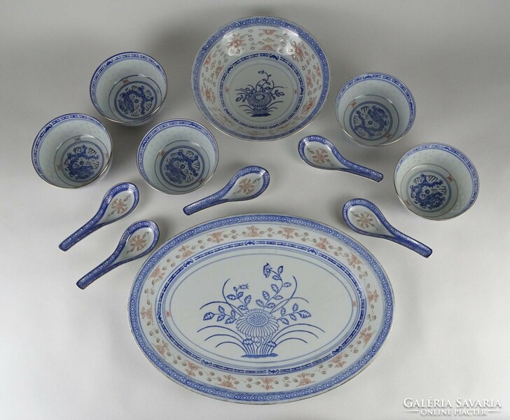 1P192 Chinese porcelain tableware with a blue and white dragon pattern