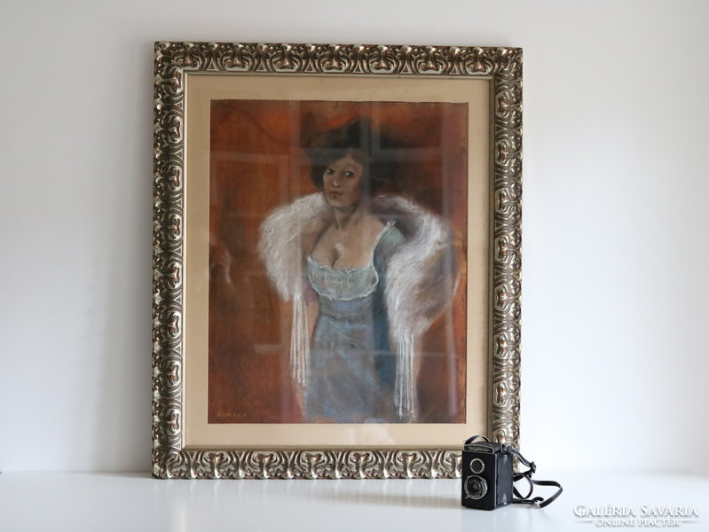 Női pasztell portré Kunffy jezéssel
