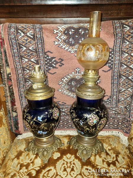 2 old kerosene lamps
