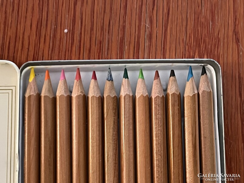 Well !!! Limited edition of 12 colored pencils from lyra!!! New !!!