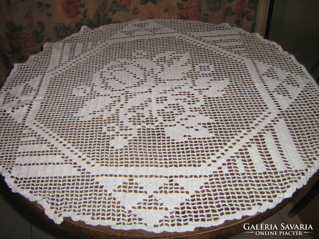 Fabulous antique vintage style white handmade crochet rosy round lace tablecloth