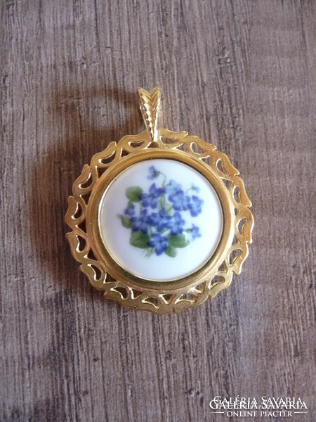 Old English violet porcelain pendant in a gilded frame