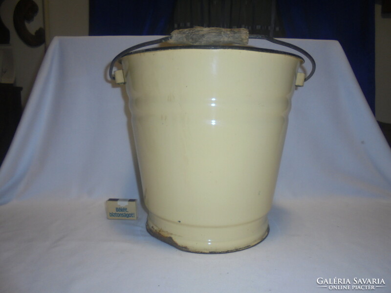 Enamel bucket - butter color