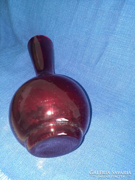 Piros üveg váza