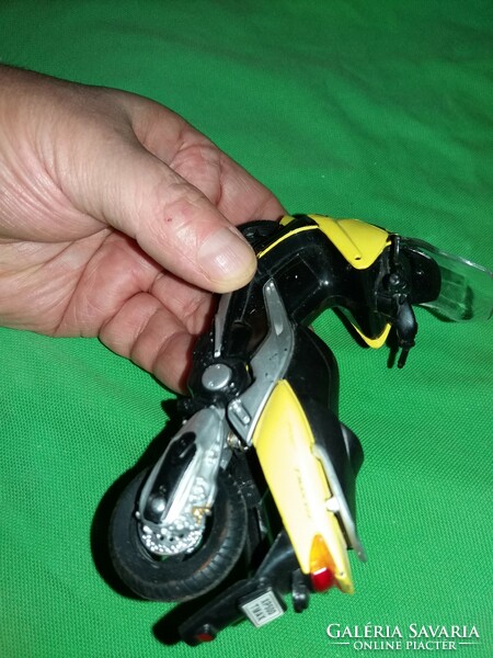 Cc. 1 : 24 scale very nice motorcycle model in good condition according to the pictures