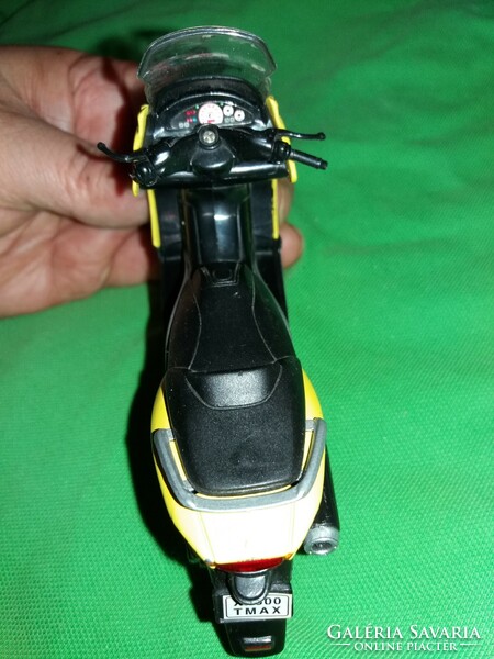 Cc. 1 : 24 scale very nice motorcycle model in good condition according to the pictures