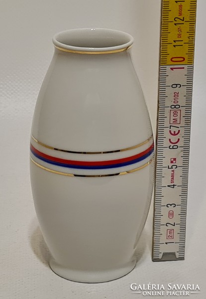 Hollóházi "Ganz Mávag S.E. 1910" jelzett, egyesületi címeres porcelán váza (2805)