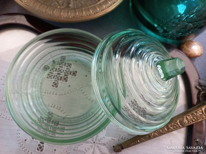 Zöld fedeles üveg bonbonier, asztalközép, gyűrűtartó