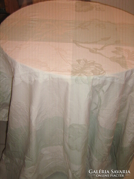 Wonderful burst-white pastel green special baroque leaf and flower patterned woven damask tablecloth