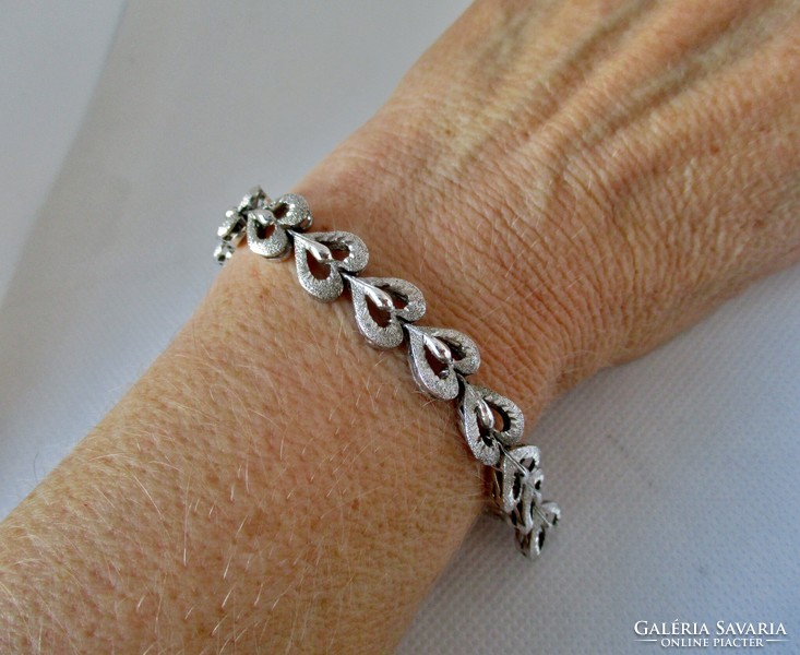 Very nice silver bracelet with many small hearts