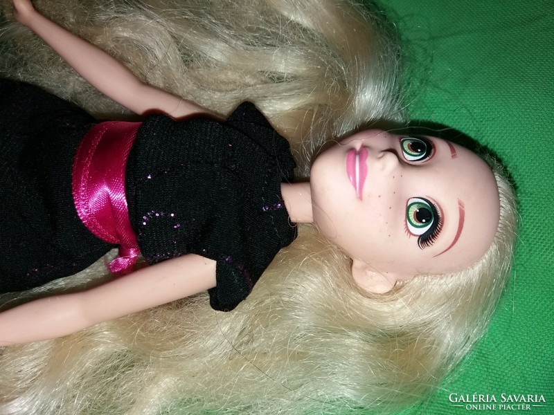 Gyönyörű eredeti HASBRO 2015 DISNEY RAPUNZEL Barbie jellegű baba a képek szerint BÚ 3.