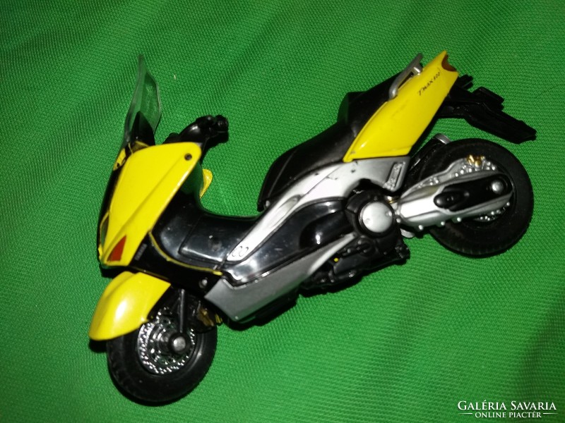 Cc. 1 : 24 scale very nice motorcycle model in good condition according to the pictures