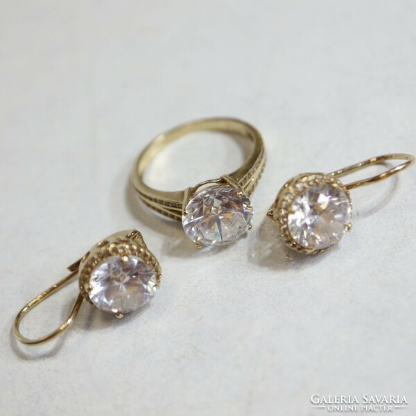 14 carat gold earrings with zirconia stones