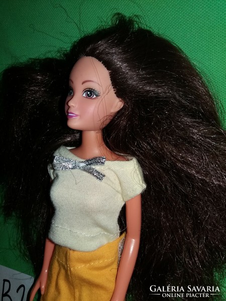 Gyönyörű dús hajú Barbie jellegű baba a képek szerint NB 2