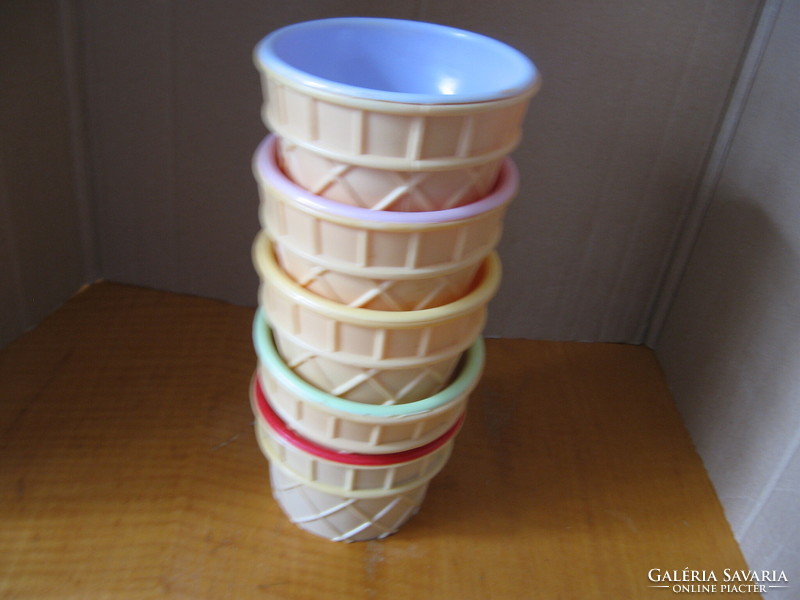 Retro fun plastic ice cream cups