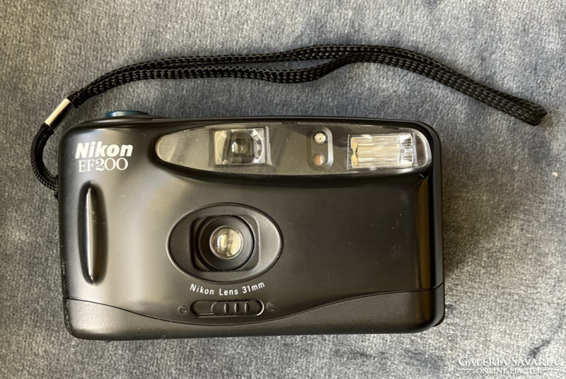 Nikon ef-200 film vintage camera