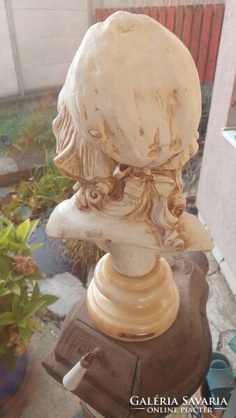 Francia lány, elragadó büszt márvány talpon, 45 cm