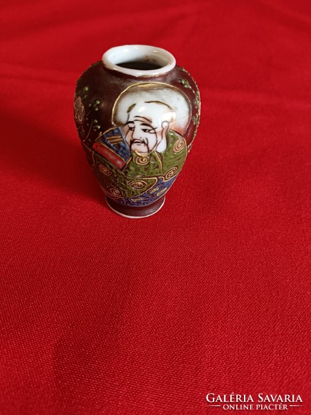 Oriental miniature vase!