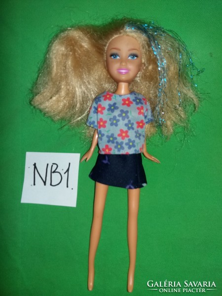 Beautiful barbie-like doll with lush hair, according to the pictures, nb 1