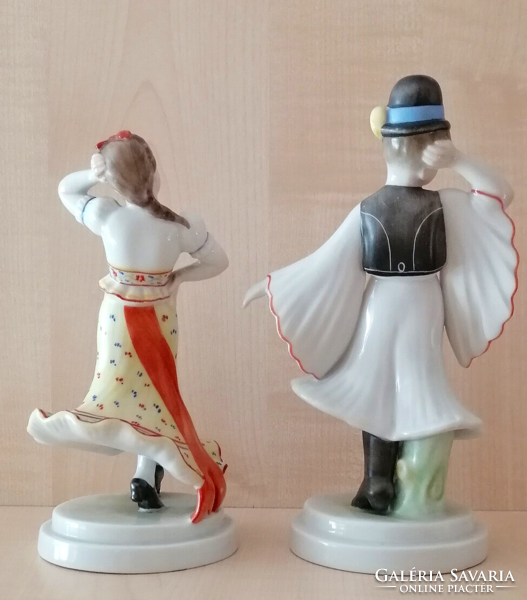 Herend dancing couple (Matý girl and boy)