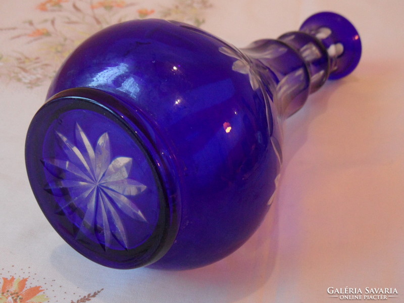 Single-strand vase of blue peeled glass, liqueur glass