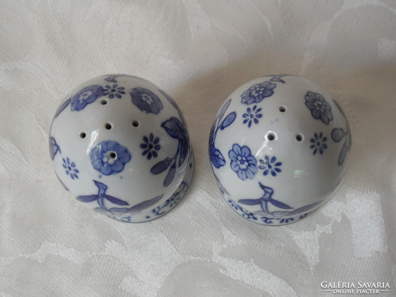 Kék mintás tojás alakú porcelán fűszertartó ( 2 db. )