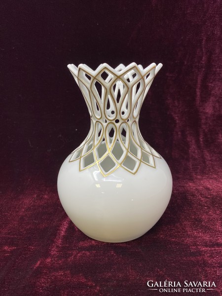 Csodás áttört Herendi Illés Irén tervezte "gyöngyvirág" aranyozott porcelán váza