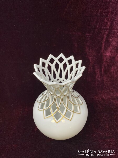 Beautiful openwork gilt porcelain vase designed by élés Herend