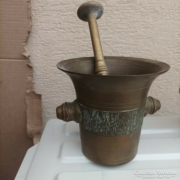 Sold with a copper mortar and pestle.