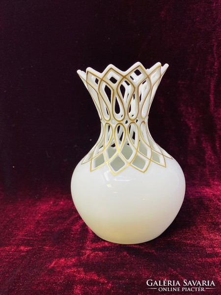 Beautiful openwork gilt porcelain vase designed by élés Herend