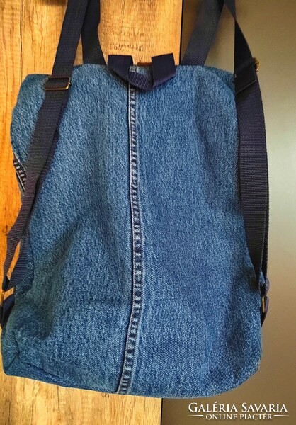 Unisex roll top backpack, made of recycled denim material, perfect