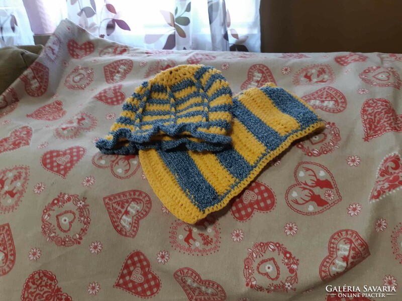 Baby hat and scarf