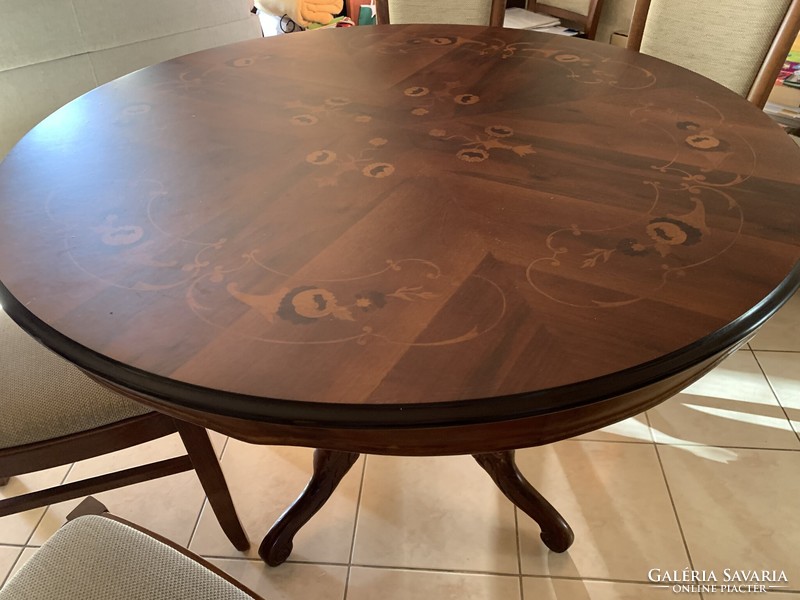 Round dining table (only the table)