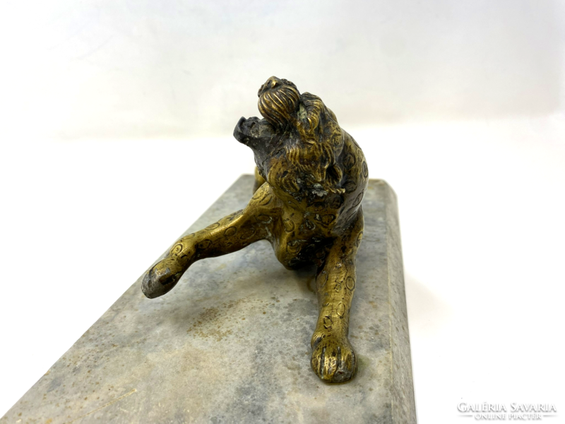 Bronze sculpture of a leopard on a marble plinth